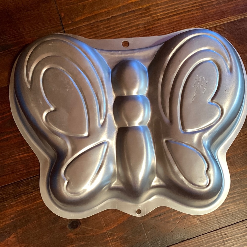 WILTON BUTTERFLY CAKE PAN 2003